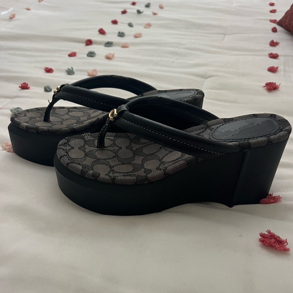 Coach platform flip-flop, size 7
